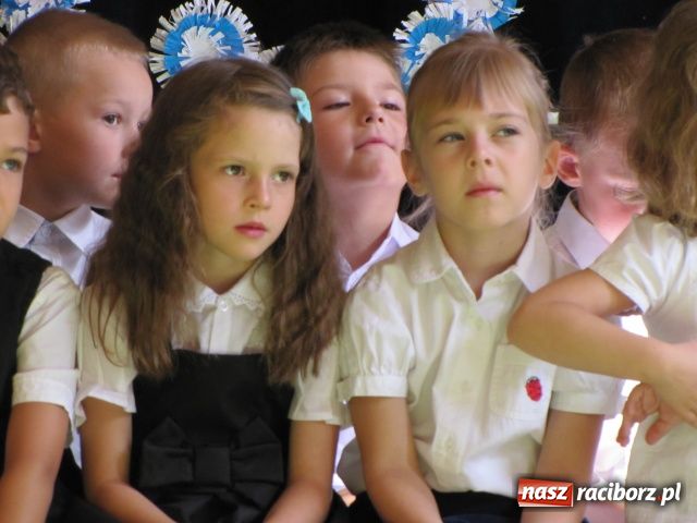 Zdjęcie w galerii na portalu naszraciborz.pl: Pierwszy dzwonek dla sześciolatków wiadomości z regionu