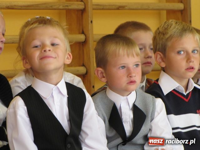Zdjęcie w galerii na portalu naszraciborz.pl: Pierwszy dzwonek dla sześciolatków wiadomości z regionu