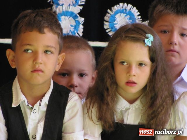 Zdjęcie w galerii na portalu naszraciborz.pl: Pierwszy dzwonek dla sześciolatków wiadomości z regionu