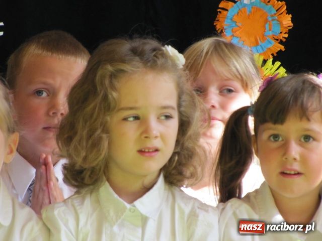 Zdjęcie w galerii na portalu naszraciborz.pl: Pierwszy dzwonek dla sześciolatków wiadomości z regionu