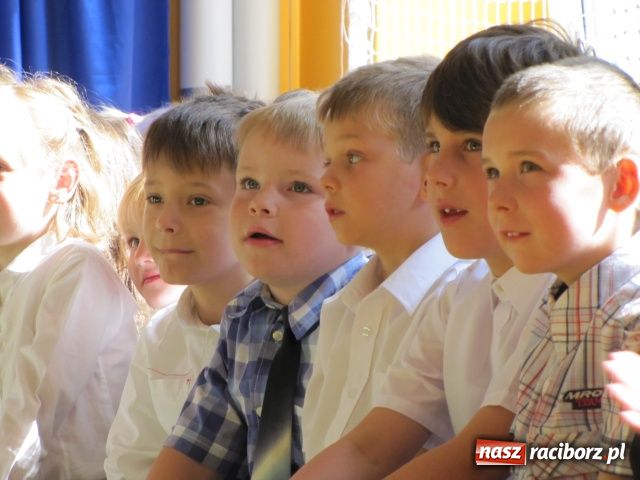 Zdjęcie w galerii na portalu naszraciborz.pl: Pierwszy dzwonek dla sześciolatków wiadomości z regionu