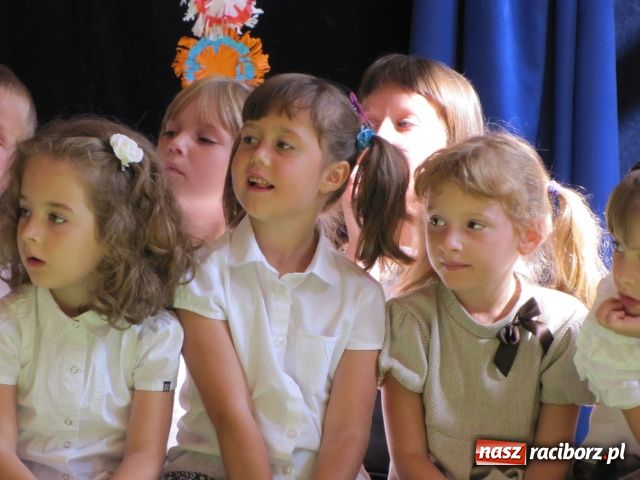 Zdjęcie w galerii na portalu naszraciborz.pl: Pierwszy dzwonek dla sześciolatków wiadomości z regionu