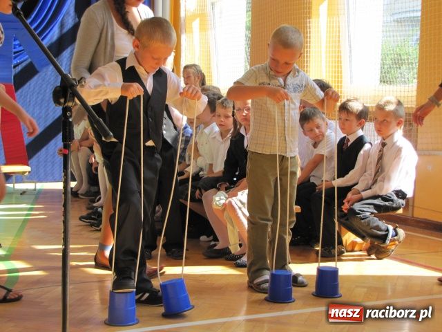 Zdjęcie w galerii na portalu naszraciborz.pl: Pierwszy dzwonek dla sześciolatków wiadomości z regionu