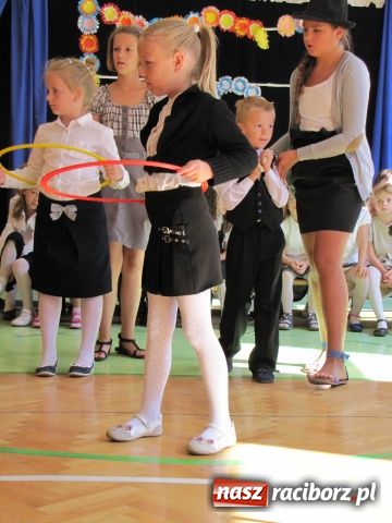 Zdjęcie w galerii na portalu naszraciborz.pl: Pierwszy dzwonek dla sześciolatków wiadomości z regionu