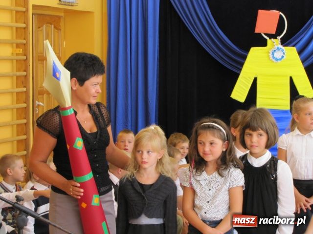 Zdjęcie w galerii na portalu naszraciborz.pl: Pierwszy dzwonek dla sześciolatków wiadomości z regionu