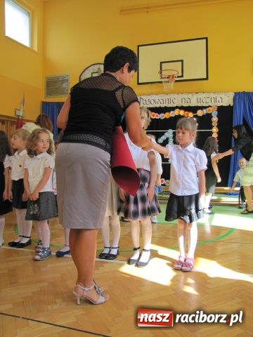 Zdjęcie w galerii na portalu naszraciborz.pl: Pierwszy dzwonek dla sześciolatków wiadomości z regionu