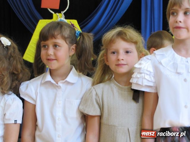 Zdjęcie w galerii na portalu naszraciborz.pl: Pierwszy dzwonek dla sześciolatków wiadomości z regionu