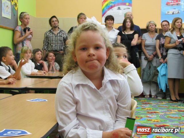 Zdjęcie w galerii na portalu naszraciborz.pl: Pierwszy dzwonek dla sześciolatków wiadomości z regionu