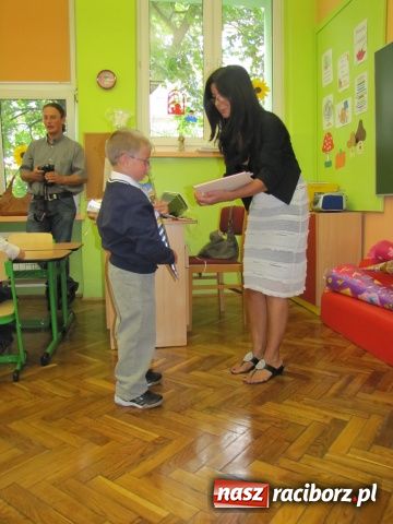 Zdjęcie w galerii na portalu naszraciborz.pl: Pierwszy dzwonek dla sześciolatków wiadomości z regionu