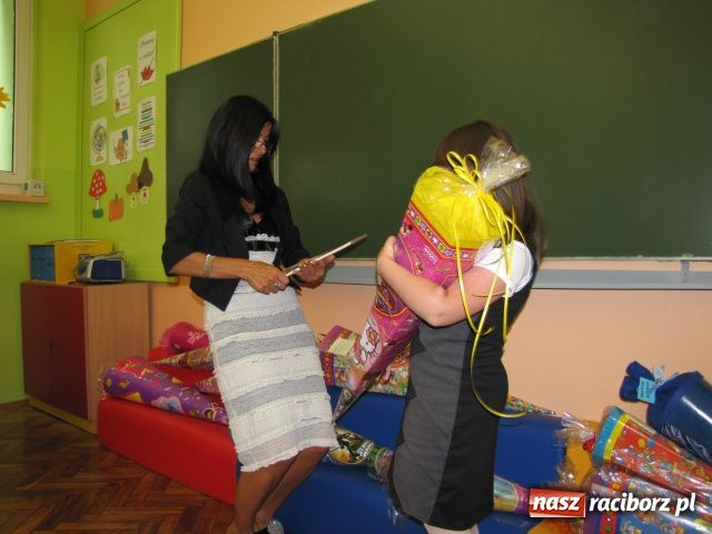 Zdjęcie w galerii na portalu naszraciborz.pl: Pierwszy dzwonek dla sześciolatków wiadomości z regionu