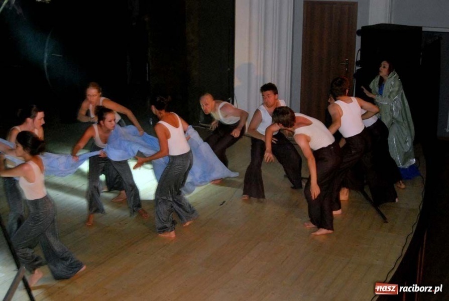 Zdjęcie w galerii na portalu naszraciborz.pl: Apokalipsa na deskach RCK-u wiadomości z regionu