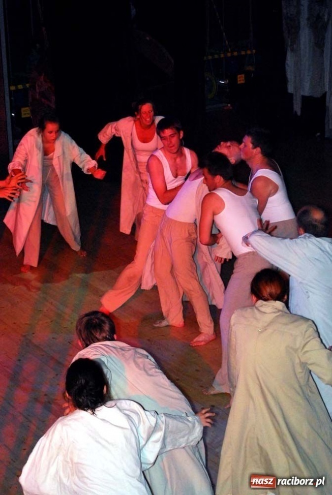 Zdjęcie w galerii na portalu naszraciborz.pl: Apokalipsa na deskach RCK-u wiadomości z regionu