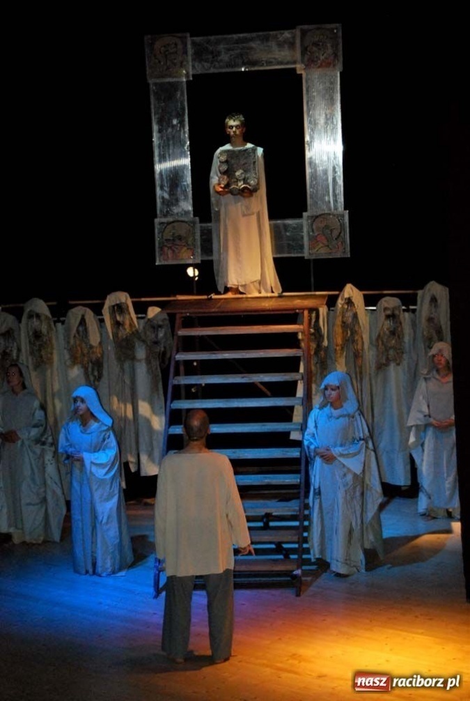 Zdjęcie w galerii na portalu naszraciborz.pl: Apokalipsa na deskach RCK-u wiadomości z regionu