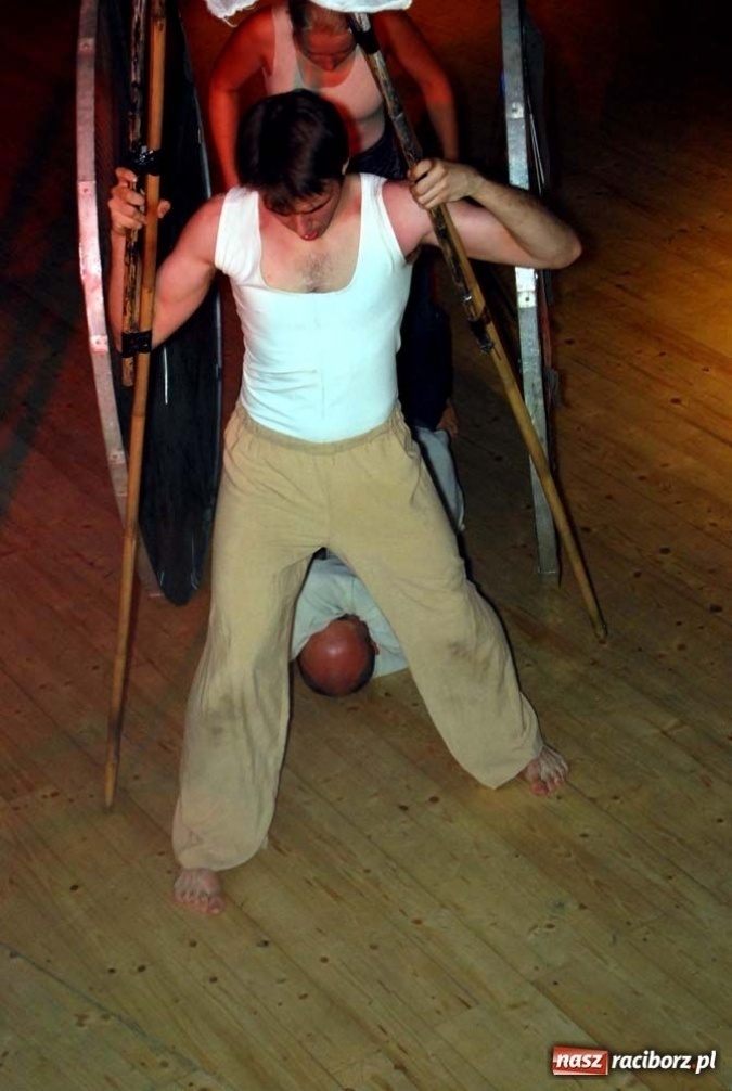 Zdjęcie w galerii na portalu naszraciborz.pl: Apokalipsa na deskach RCK-u wiadomości z regionu