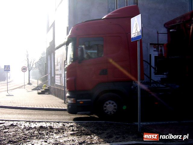 Zdjęcie w galerii na portalu naszraciborz.pl: Skromne otwarcie nerki, protest mieszkanki wiadomości z regionu