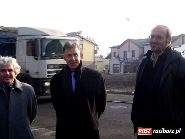 Zdjęcie w galerii na portalu naszraciborz.pl: Skromne otwarcie nerki, protest mieszkanki wiadomości z regionu