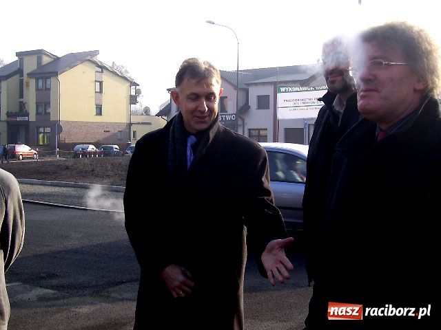 Zdjęcie w galerii na portalu naszraciborz.pl: Skromne otwarcie nerki, protest mieszkanki wiadomości z regionu