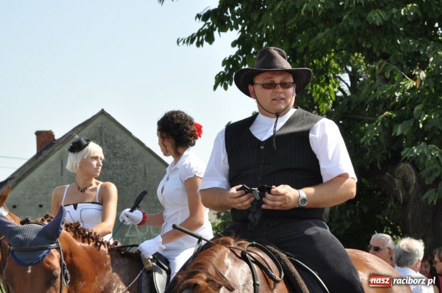 Zdjęcie w galerii na portalu naszraciborz.pl: Bojanów - frywolne siostry i Smerfy wiadomości z regionu