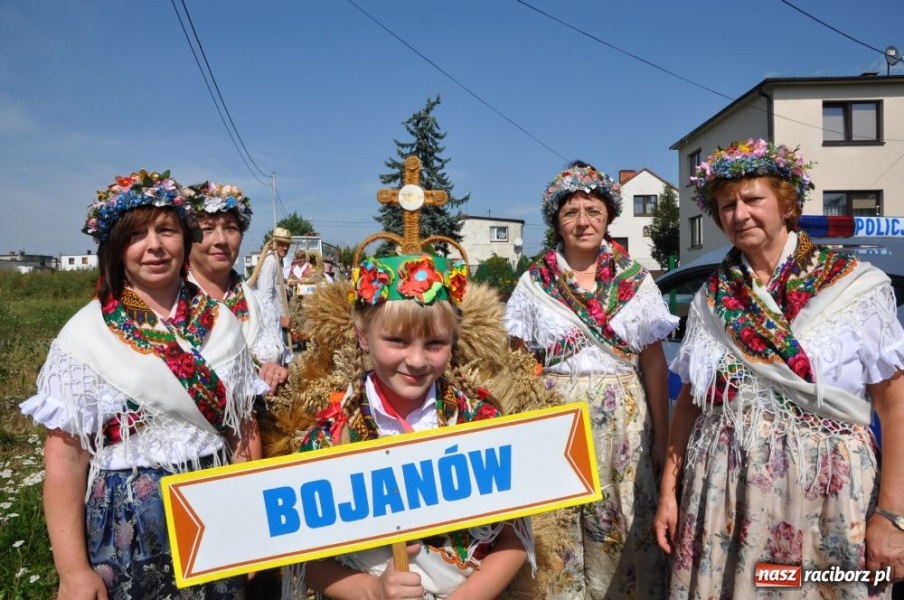 Zdjęcie w galerii na portalu naszraciborz.pl: Bojanów - frywolne siostry i Smerfy wiadomości z regionu