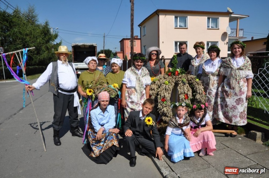 Zdjęcie w galerii na portalu naszraciborz.pl: Bojanów - frywolne siostry i Smerfy wiadomości z regionu