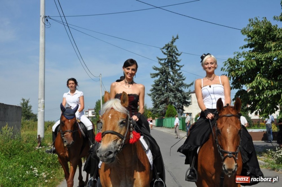 Zdjęcie w galerii na portalu naszraciborz.pl: Bojanów - frywolne siostry i Smerfy wiadomości z regionu