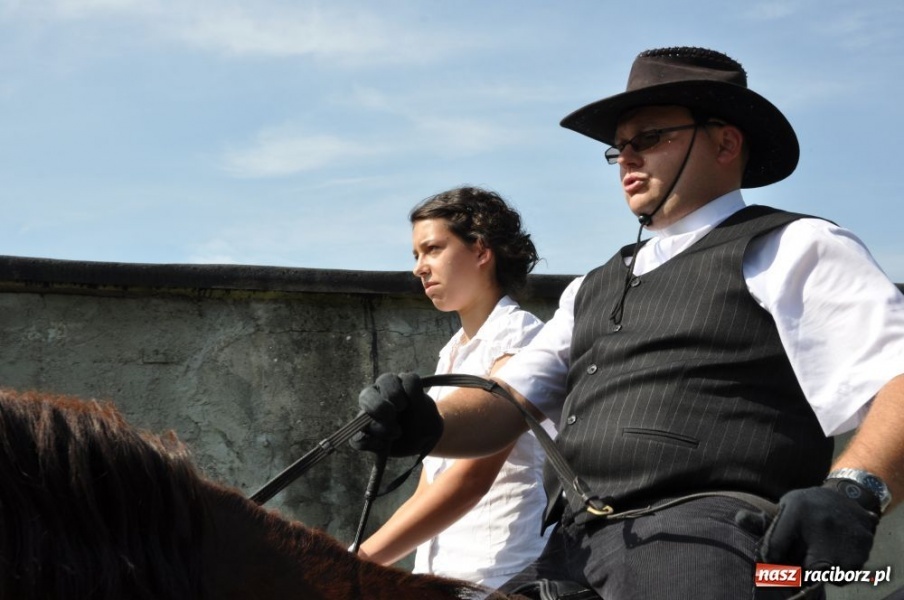 Zdjęcie w galerii na portalu naszraciborz.pl: Bojanów - frywolne siostry i Smerfy wiadomości z regionu