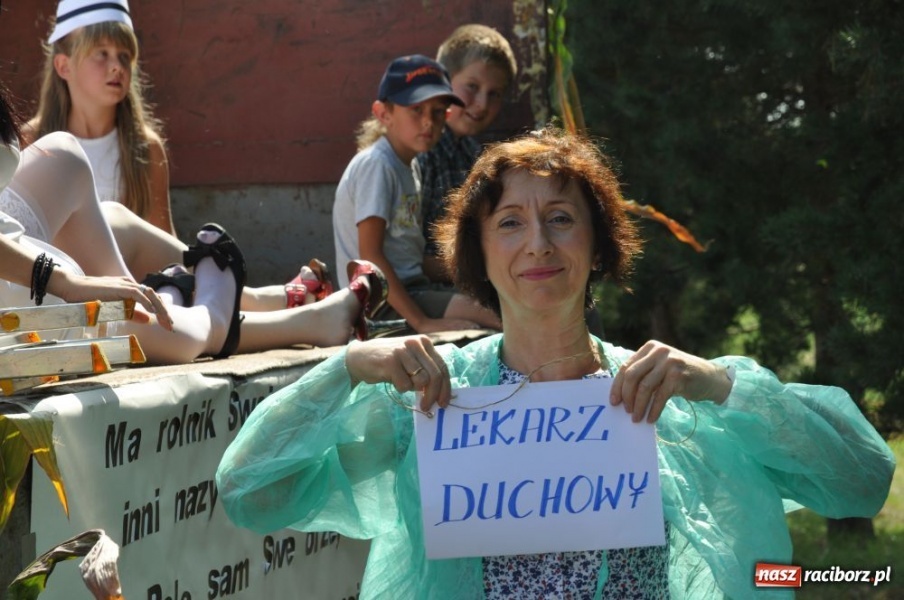 Zdjęcie w galerii na portalu naszraciborz.pl: Bojanów - frywolne siostry i Smerfy wiadomości z regionu