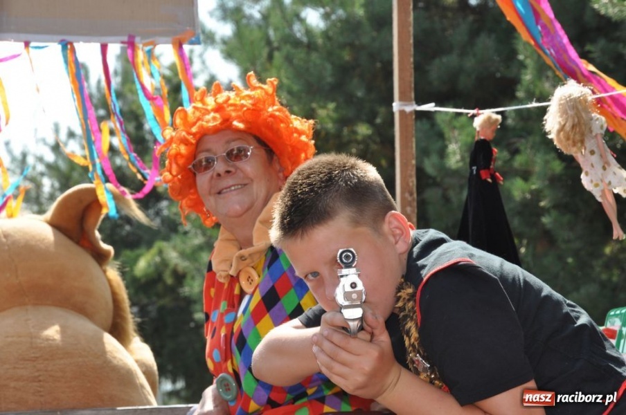 Zdjęcie w galerii na portalu naszraciborz.pl: Bojanów - frywolne siostry i Smerfy wiadomości z regionu