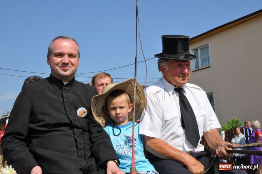 Zdjęcie w galerii na portalu naszraciborz.pl: Bojanów - frywolne siostry i Smerfy wiadomości z regionu