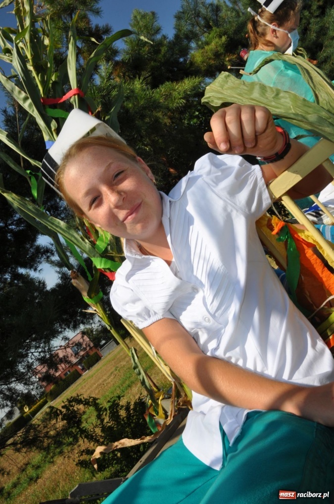 Zdjęcie w galerii na portalu naszraciborz.pl: Bojanów - frywolne siostry i Smerfy wiadomości z regionu