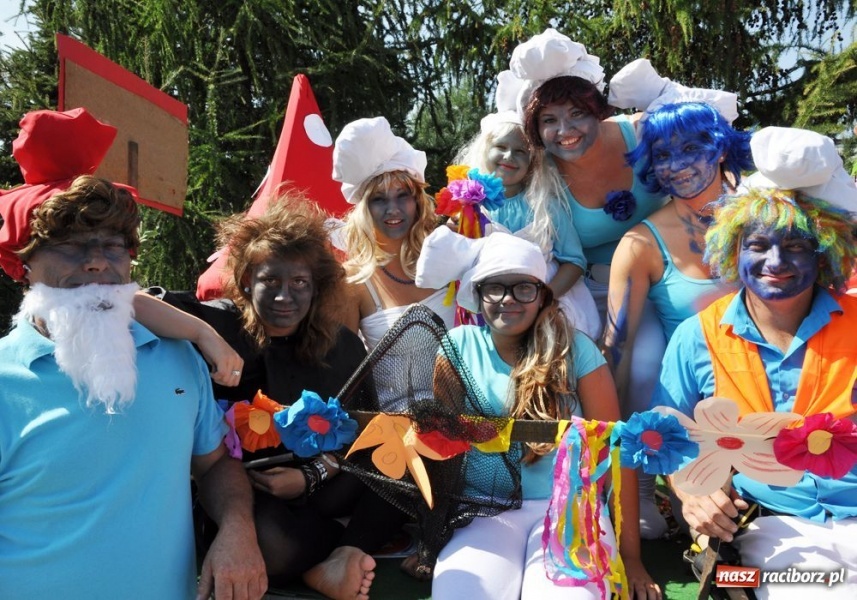 Zdjęcie w galerii na portalu naszraciborz.pl: Bojanów - frywolne siostry i Smerfy wiadomości z regionu