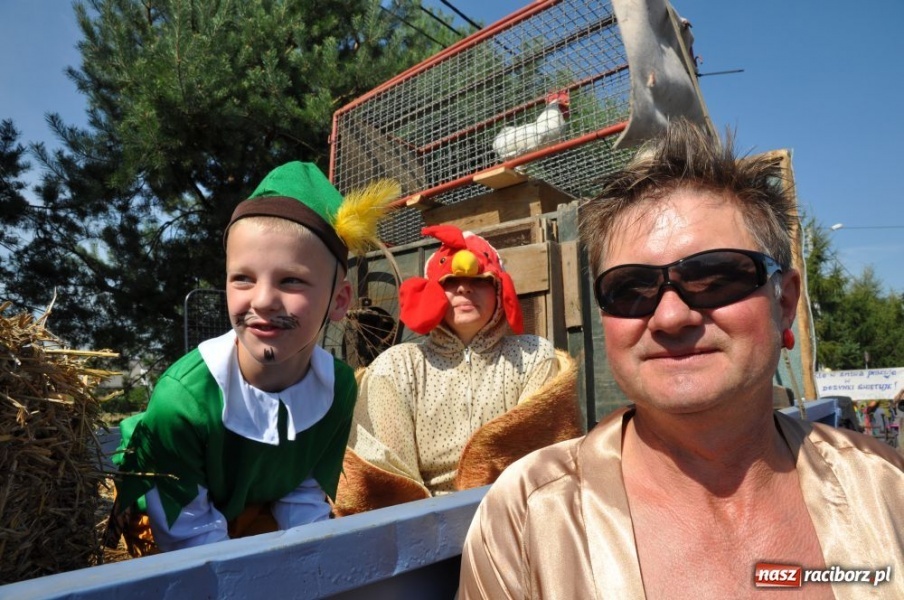 Zdjęcie w galerii na portalu naszraciborz.pl: Bojanów - frywolne siostry i Smerfy wiadomości z regionu