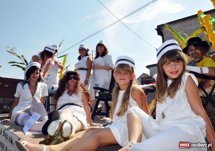 Zdjęcie w galerii na portalu naszraciborz.pl: Bojanów - frywolne siostry i Smerfy wiadomości z regionu