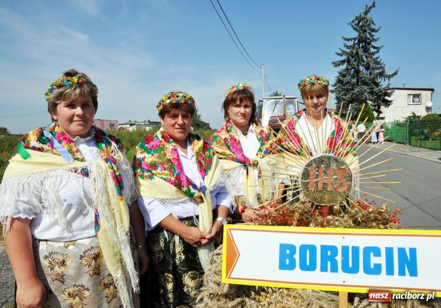 Zdjęcie w galerii na portalu naszraciborz.pl: Bojanów - frywolne siostry i Smerfy wiadomości z regionu