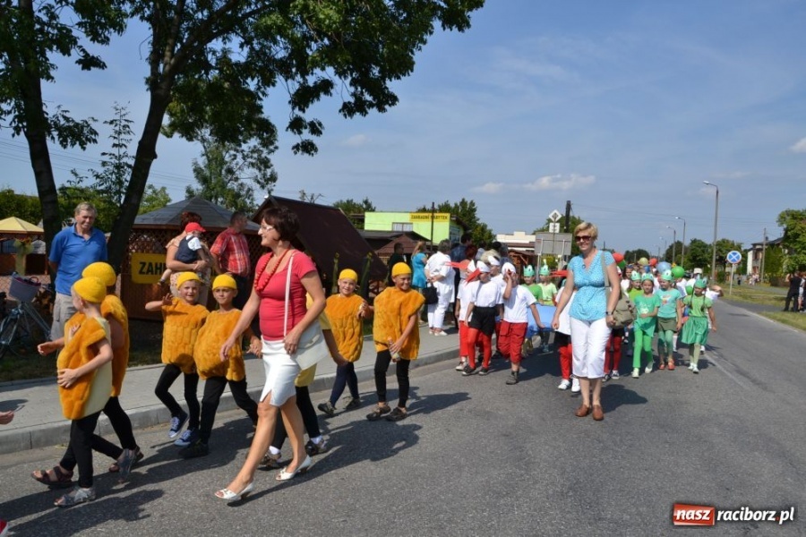 Zdjęcie w galerii na portalu naszraciborz.pl: Chałupki - MEGA frekwencja i o. Mateusz wiadomości z regionu
