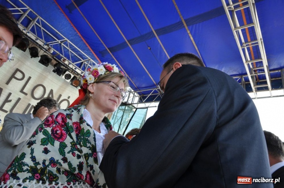 Zdjęcie w galerii na portalu naszraciborz.pl: Chałupki - MEGA frekwencja i o. Mateusz wiadomości z regionu