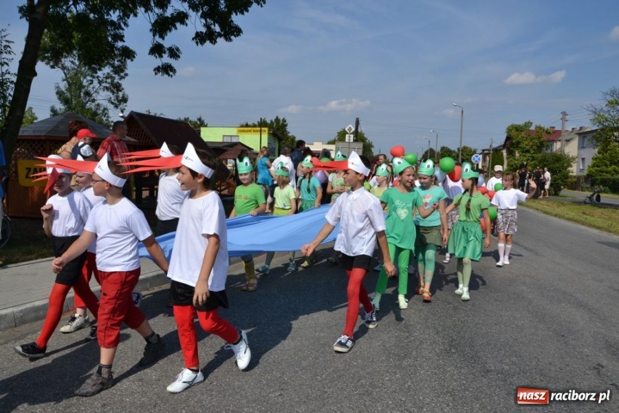 Zdjęcie w galerii na portalu naszraciborz.pl: Chałupki - MEGA frekwencja i o. Mateusz wiadomości z regionu