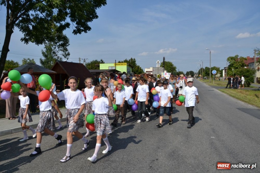 Zdjęcie w galerii na portalu naszraciborz.pl: Chałupki - MEGA frekwencja i o. Mateusz wiadomości z regionu