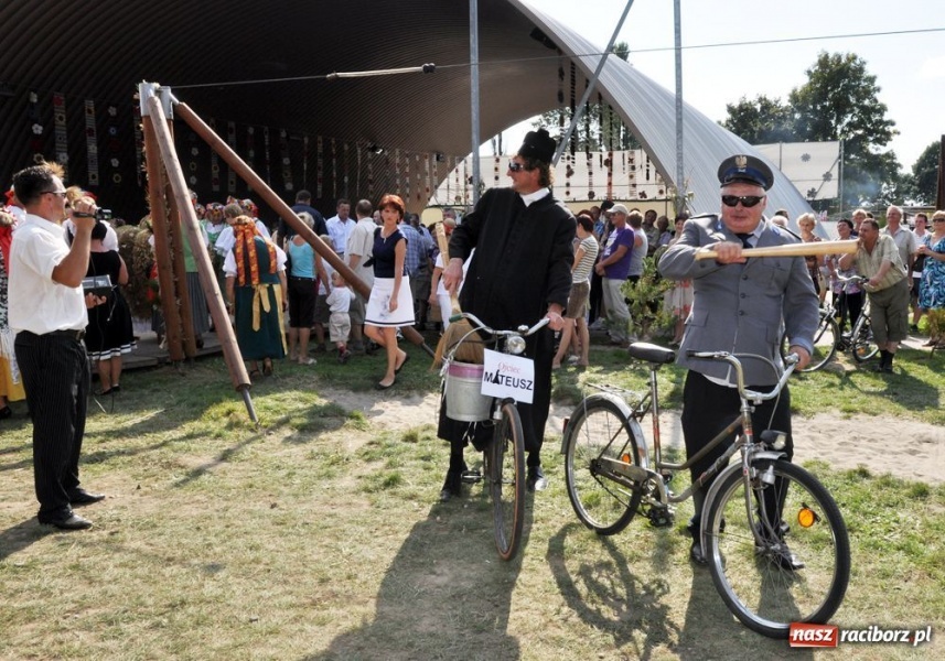 Zdjęcie w galerii na portalu naszraciborz.pl: Chałupki - MEGA frekwencja i o. Mateusz wiadomości z regionu