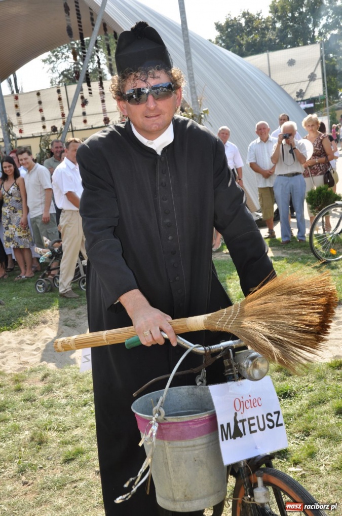 Zdjęcie w galerii na portalu naszraciborz.pl: Chałupki - MEGA frekwencja i o. Mateusz wiadomości z regionu