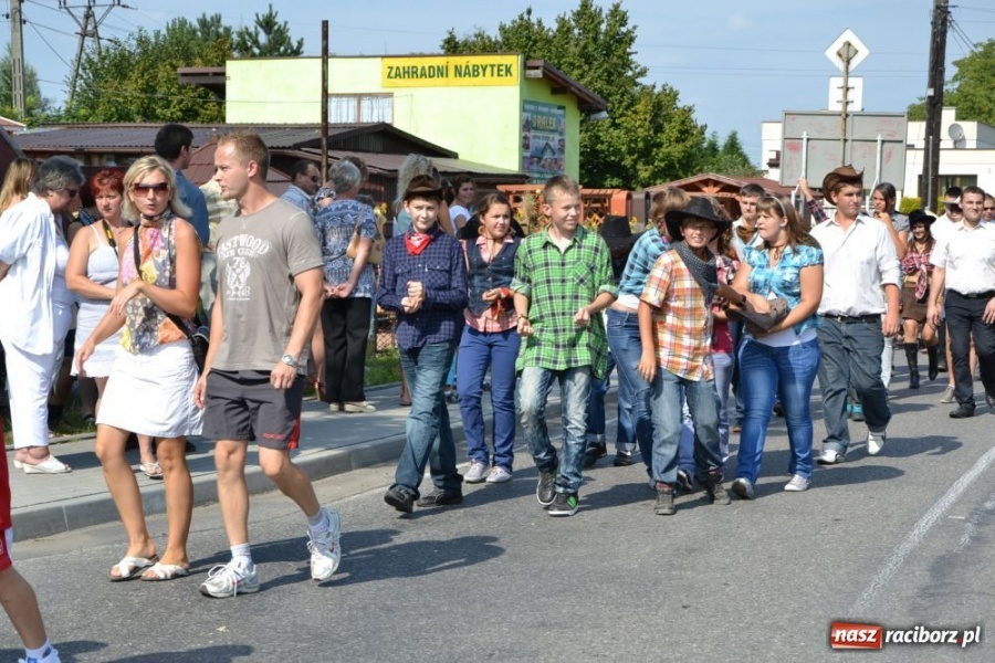 Zdjęcie w galerii na portalu naszraciborz.pl: Chałupki - MEGA frekwencja i o. Mateusz wiadomości z regionu