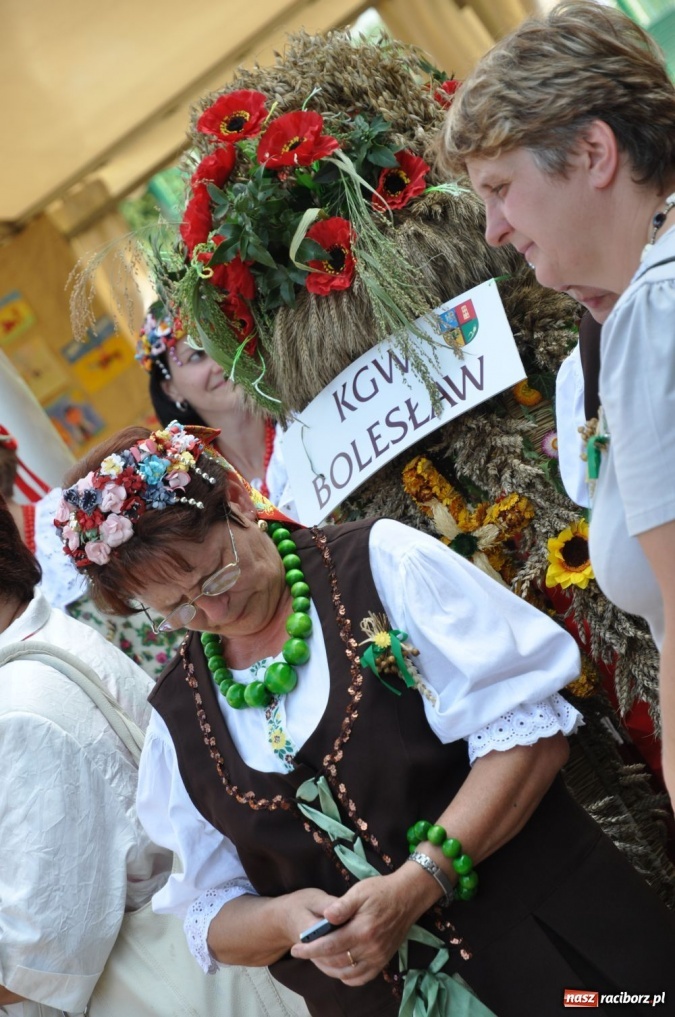 Zdjęcie w galerii na portalu naszraciborz.pl: Chałupki - MEGA frekwencja i o. Mateusz wiadomości z regionu