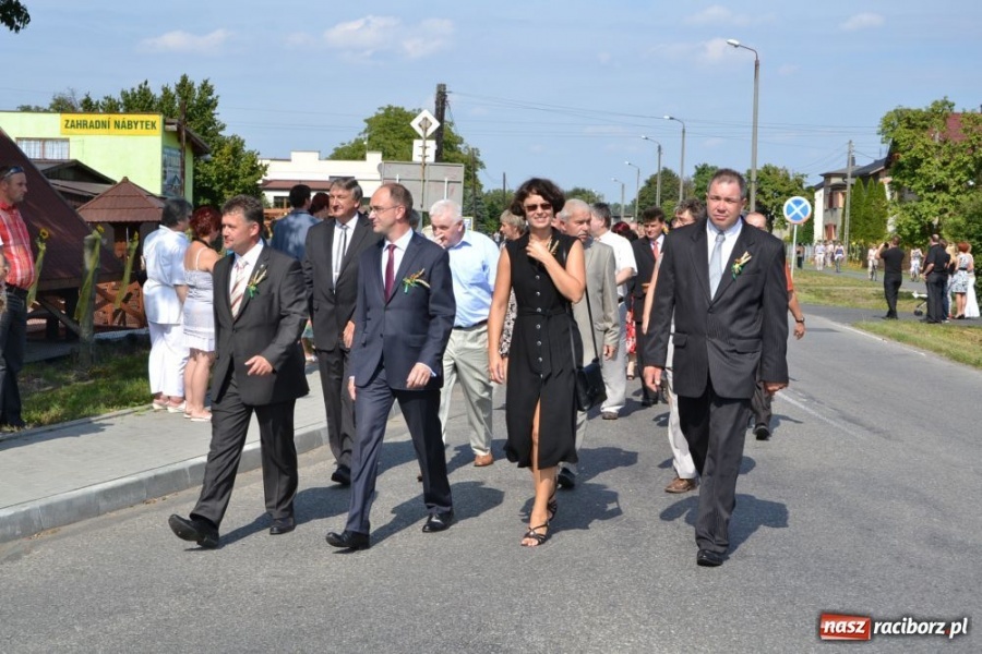 Zdjęcie w galerii na portalu naszraciborz.pl: Chałupki - MEGA frekwencja i o. Mateusz wiadomości z regionu
