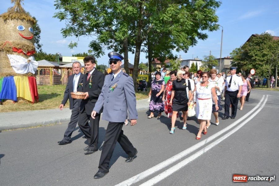 Zdjęcie w galerii na portalu naszraciborz.pl: Chałupki - MEGA frekwencja i o. Mateusz wiadomości z regionu