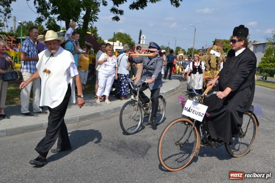 Zdjęcie w galerii na portalu naszraciborz.pl: Chałupki - MEGA frekwencja i o. Mateusz wiadomości z regionu