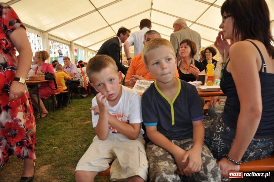 Zdjęcie w galerii na portalu naszraciborz.pl: Chałupki - MEGA frekwencja i o. Mateusz wiadomości z regionu