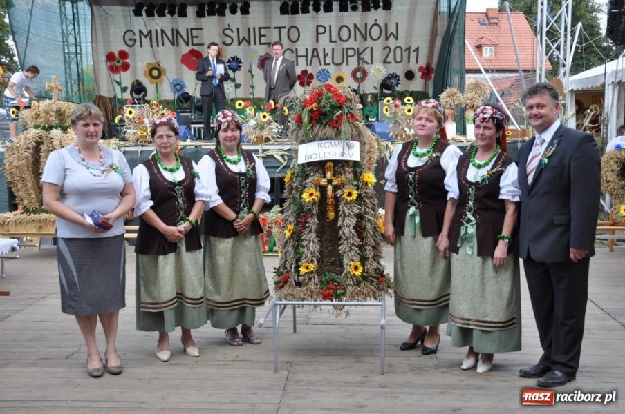 Zdjęcie w galerii na portalu naszraciborz.pl: Chałupki - MEGA frekwencja i o. Mateusz wiadomości z regionu