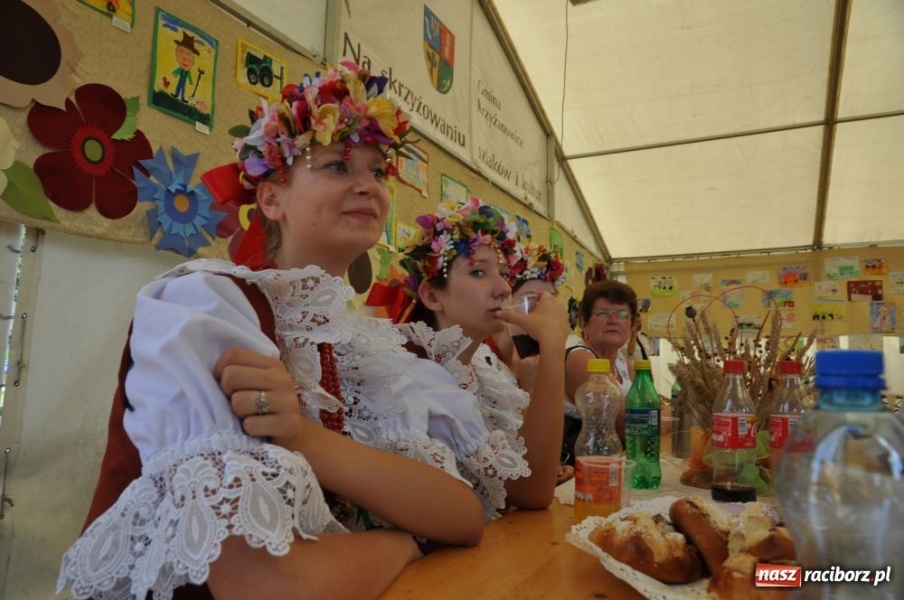 Zdjęcie w galerii na portalu naszraciborz.pl: Chałupki - MEGA frekwencja i o. Mateusz wiadomości z regionu