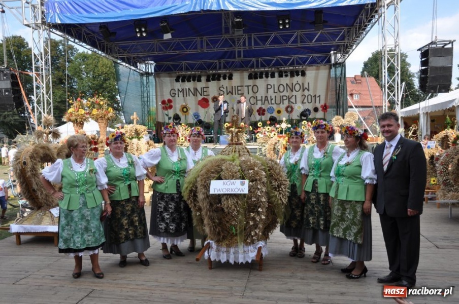 Zdjęcie w galerii na portalu naszraciborz.pl: Chałupki - MEGA frekwencja i o. Mateusz wiadomości z regionu