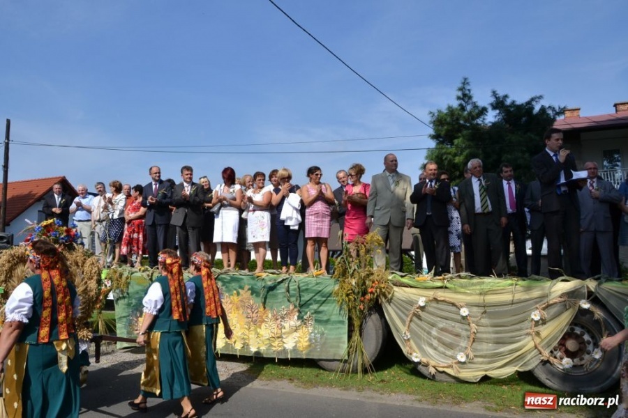 Zdjęcie w galerii na portalu naszraciborz.pl: Chałupki - MEGA frekwencja i o. Mateusz wiadomości z regionu